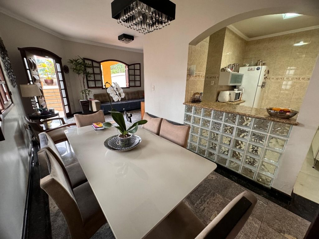 Imagem Casa com 4 Quartos à Venda, 249 m² em Tijuca - Contagem