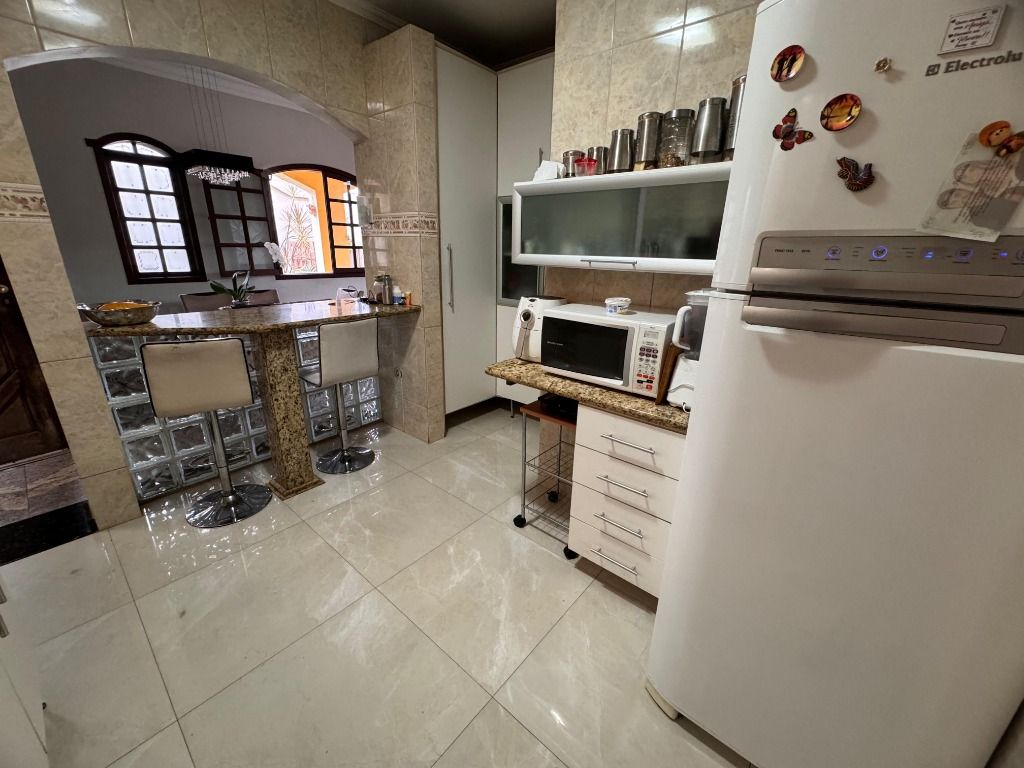 Imagem Casa com 4 Quartos à Venda, 249 m² em Tijuca - Contagem