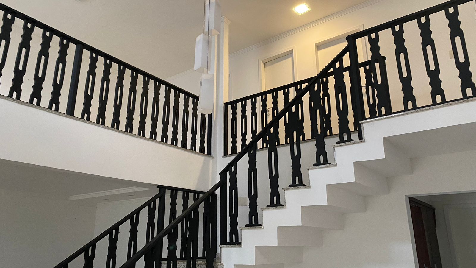 Imagem Sobrado com 3 Quartos à Venda, 360 m²em Santa Regina - Camboriú
