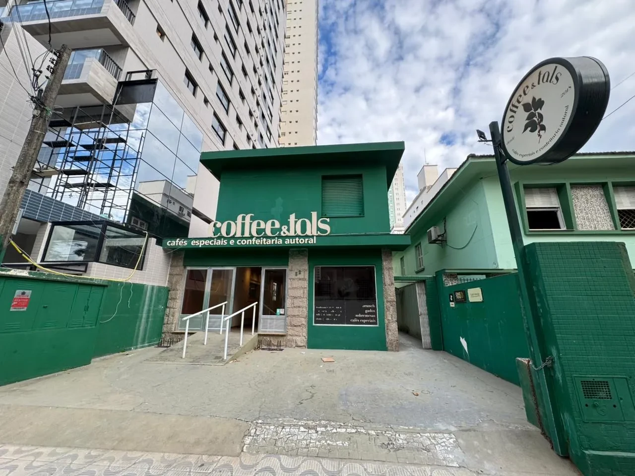 Ponto Comercial à Venda ou Locação, 324 m² em Aparecida - Santos