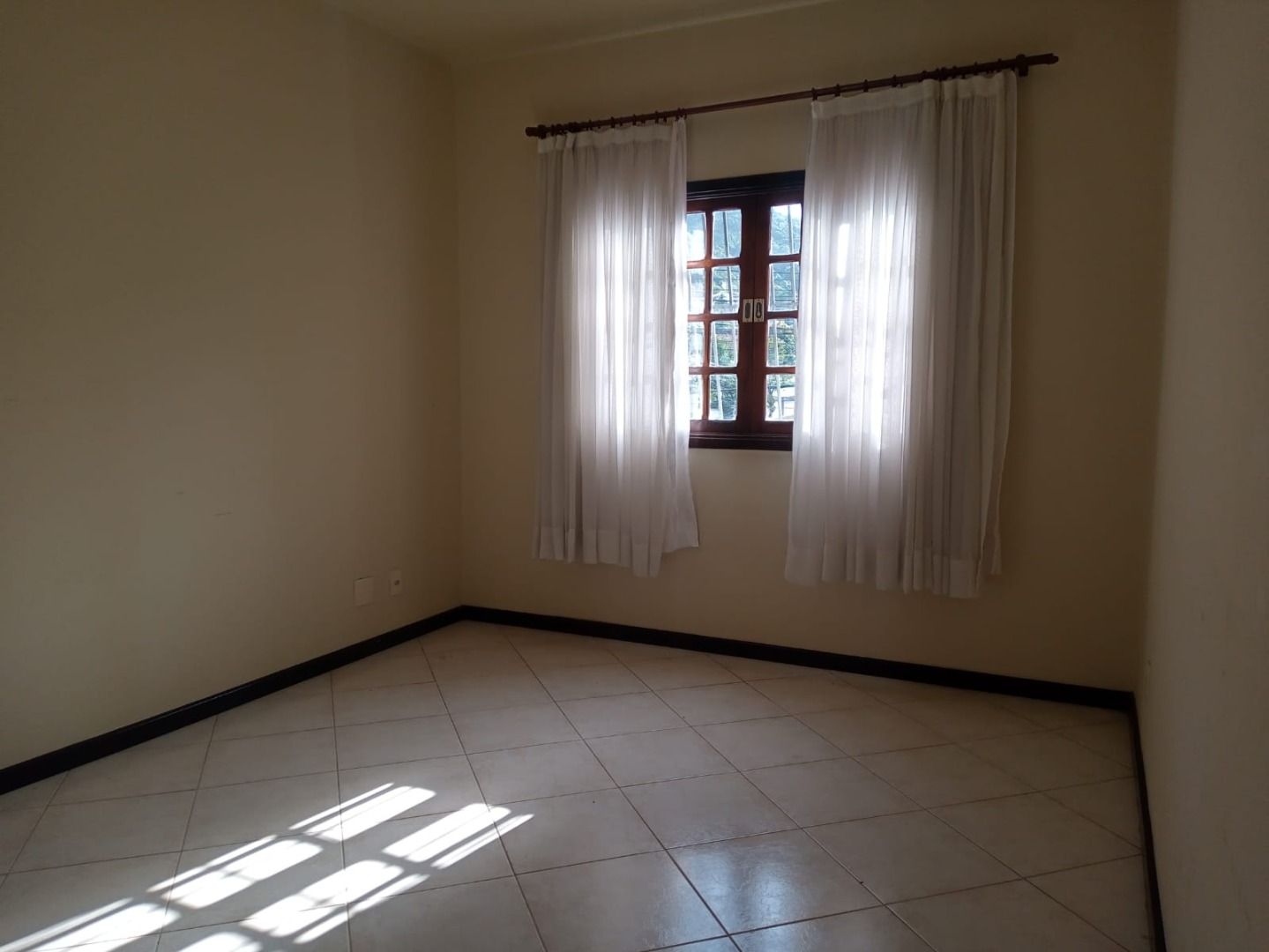 Imagem Casa com 3 Quartos à Venda, 360 m²em Piratininga - Niterói