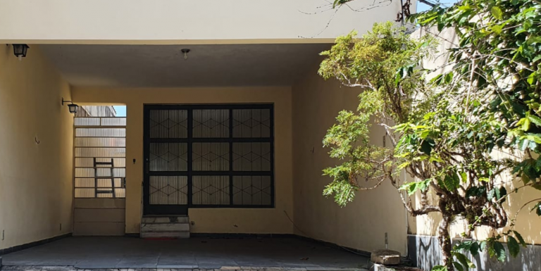 Casa com 3 Quartos à Venda, 306 m² em Vila Canevari - Cruzeiro