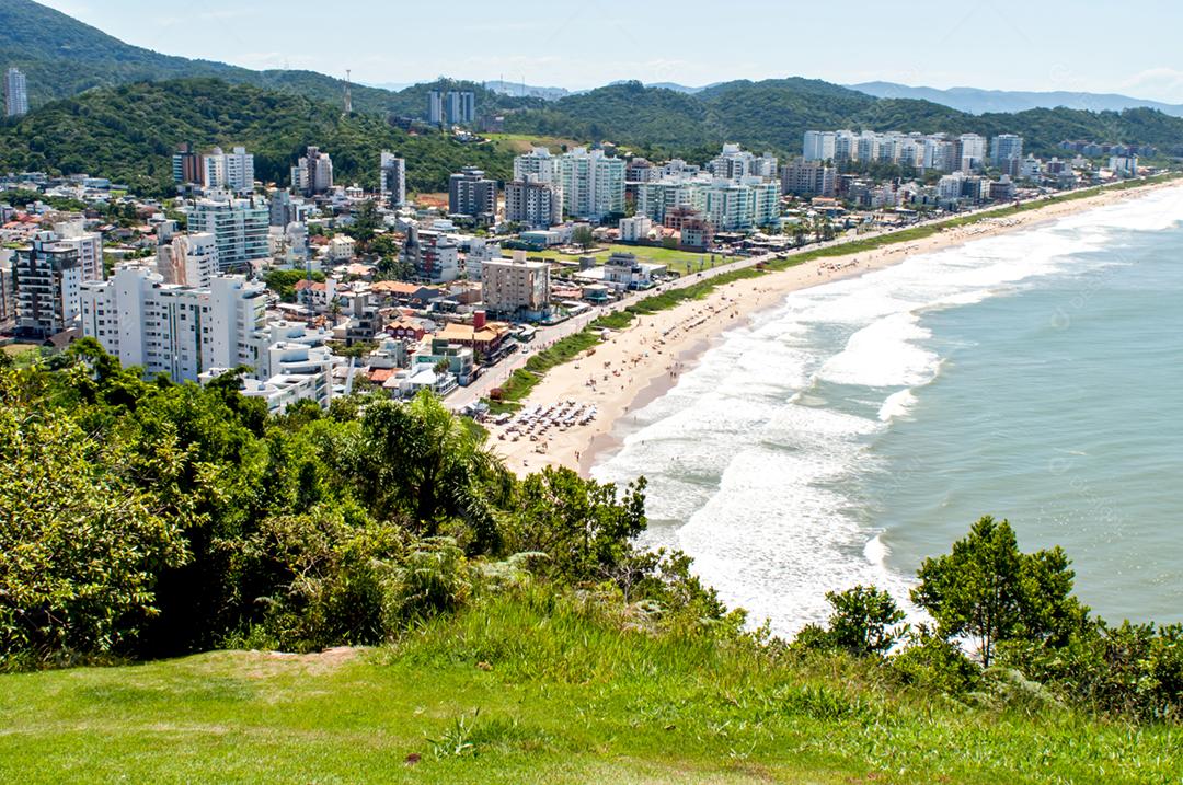 Imagem Casa com 3 Quartos à Venda ou Temporada, 202 m²em Praia dos Amores - Balneário Camboriú