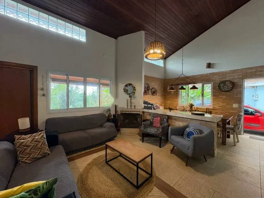 Imagem Casa com 3 Quartos à Venda ou Locação, 278 m² em Chácaras Ana Lúcia - Embu das Artes