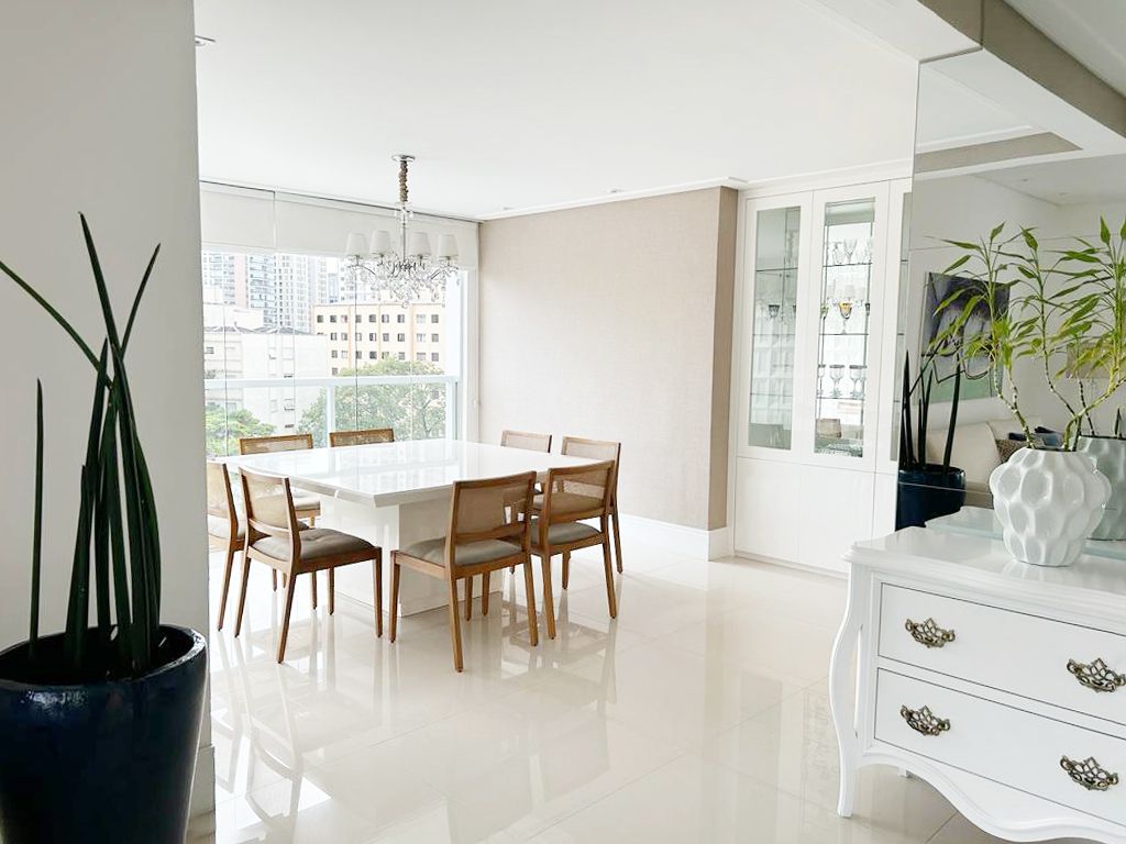 Apartamento com 3 Quartos à Venda, 236 m²em Vila Mariana - São Paulo