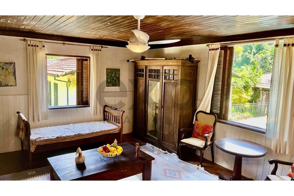 Imagem Casa com 4 Quartos à Venda, 449 m² em Nogueira - Petrópolis