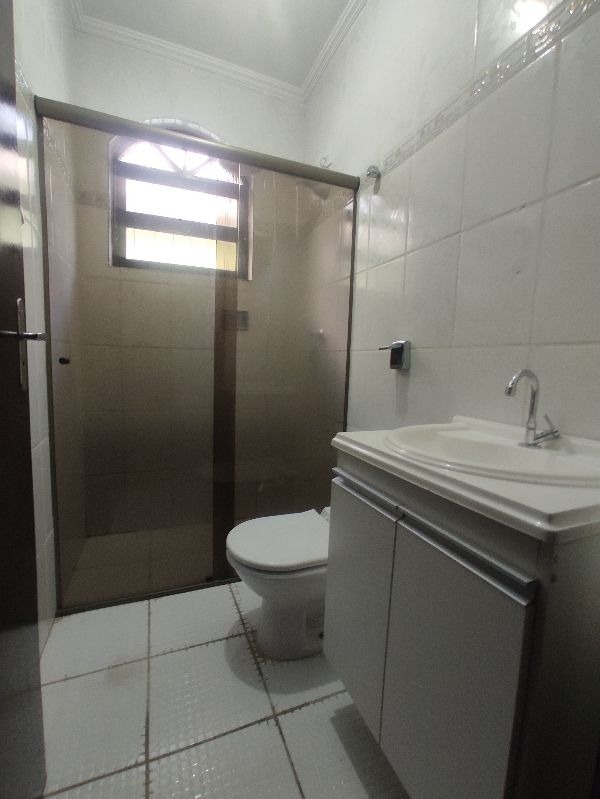 Imagem Casa com 3 Quartos para Alugar, 300 m²em Vila Clarice - São Paulo