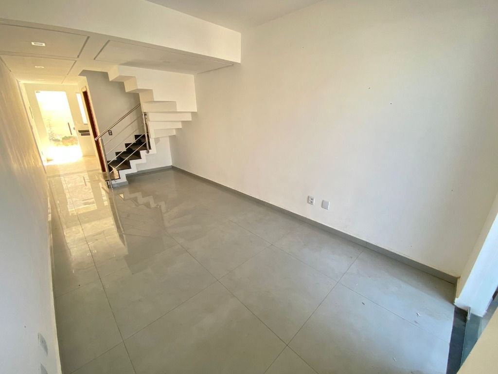 Imagem Casa com 2 Quartos à Venda, 68 m² em Lagoinha Leblon (Venda Nova) - Belo Horizonte