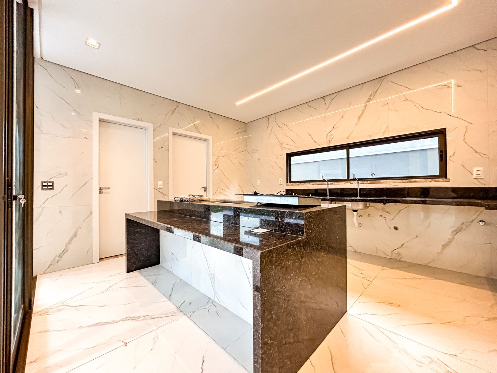 Imagem Casa de Condomínio com 5 Quartos à Venda, 252 m² em Cidade Alpha - Eusébio