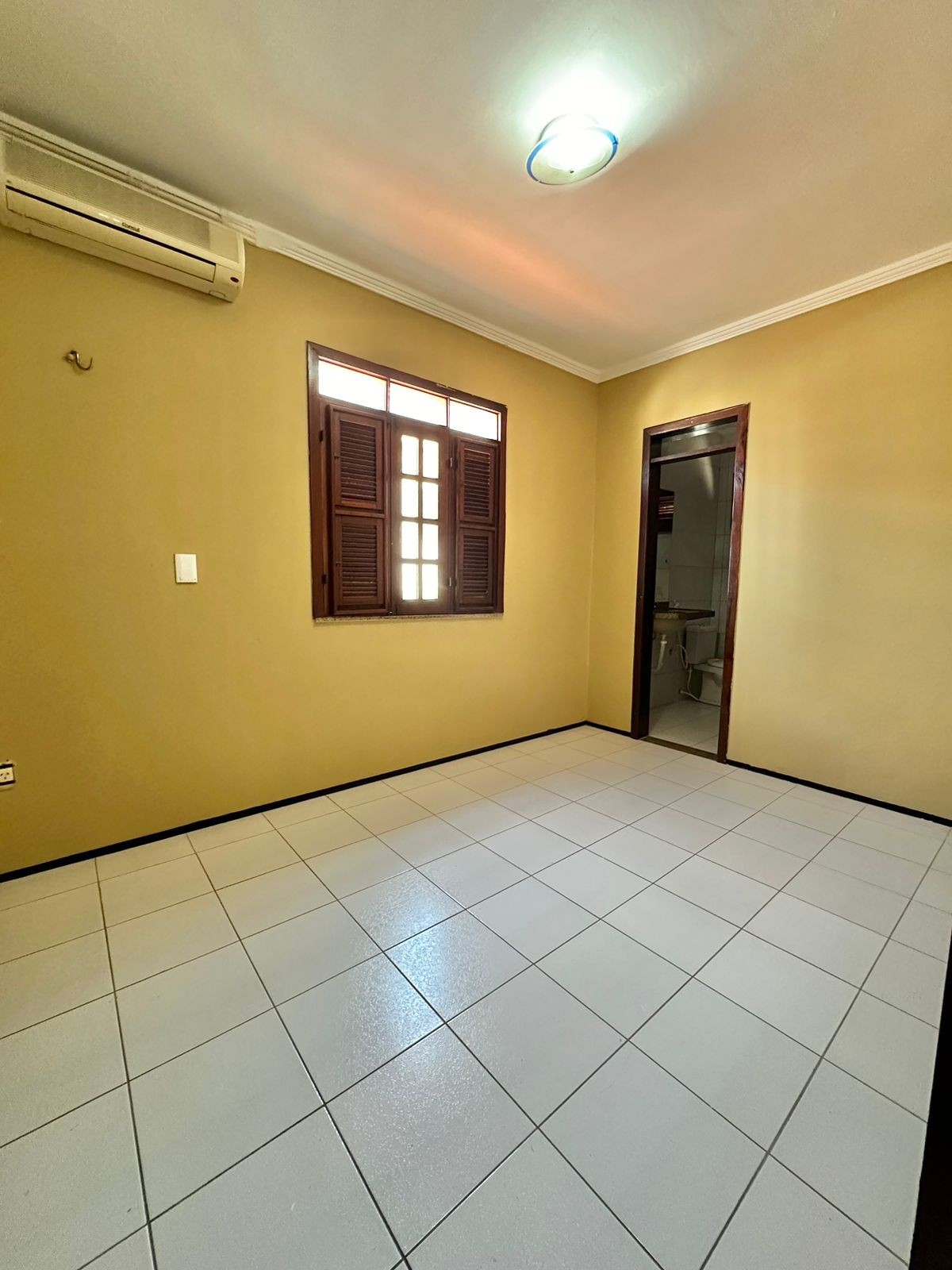 Imagem Casa de Condomínio com 4 Quartos à Venda, 134 m² em Sapiranga-Coité - Fortaleza