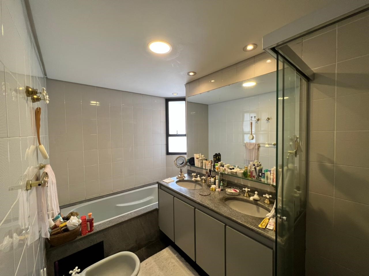 Imagem Apartamento com 4 Quartos à Venda ou Locação, 220 m² em Itaim Bibi - São Paulo