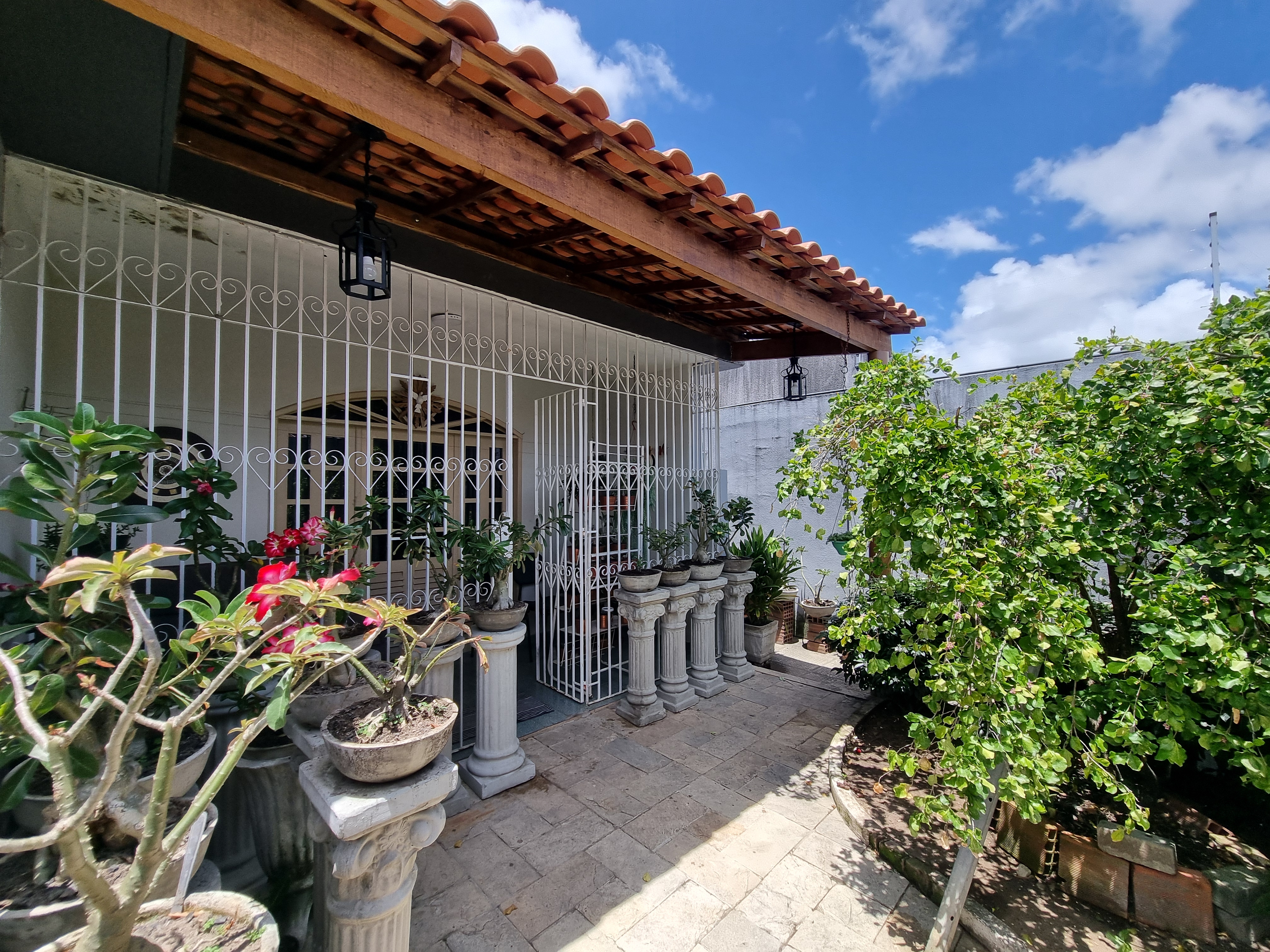 Imagem Casa com 4 Quartos à Venda, 282 m² em Gruta de Lourdes - Maceió