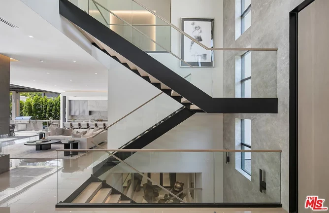 Foto do imóvel: Casa de Condomínio com 7 Quartos à Venda, 982 m²em Alphaville Residencial Um - Barueri