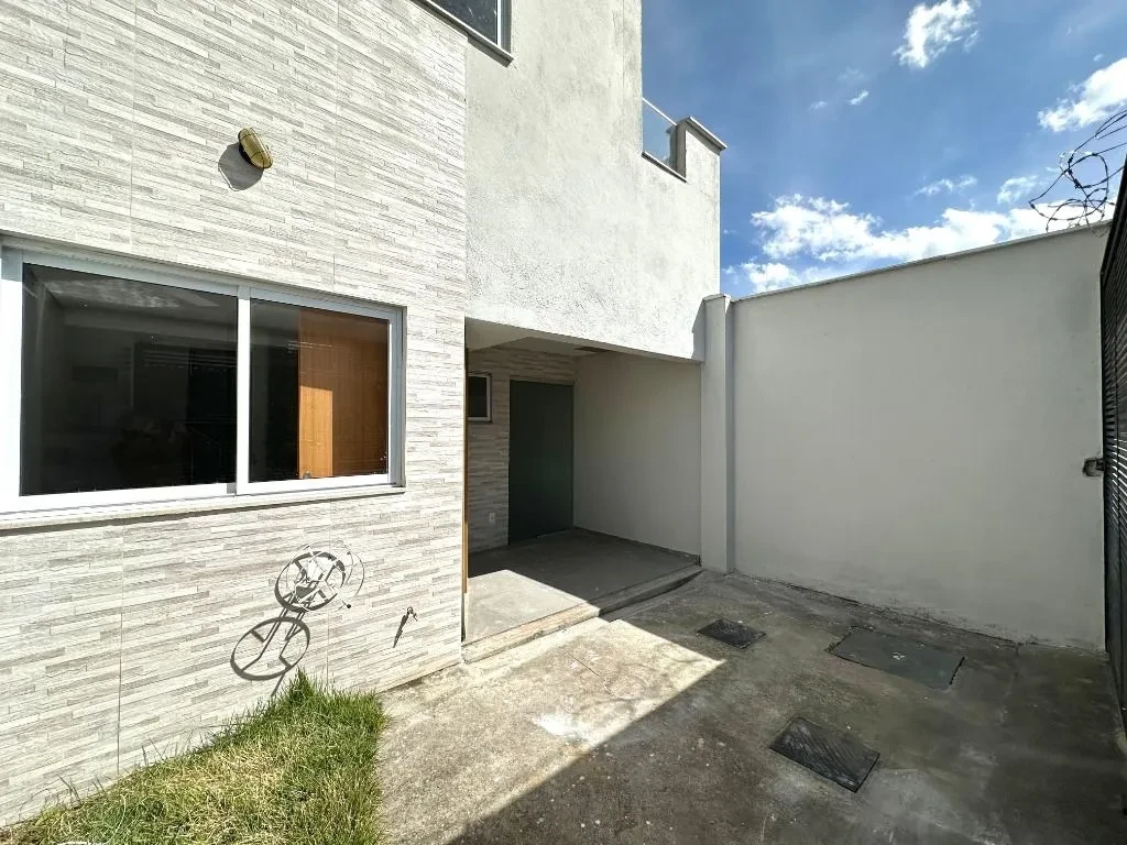 Imagem Casa com 2 Quartos à Venda, 70 m² em Santa Mônica - Belo Horizonte
