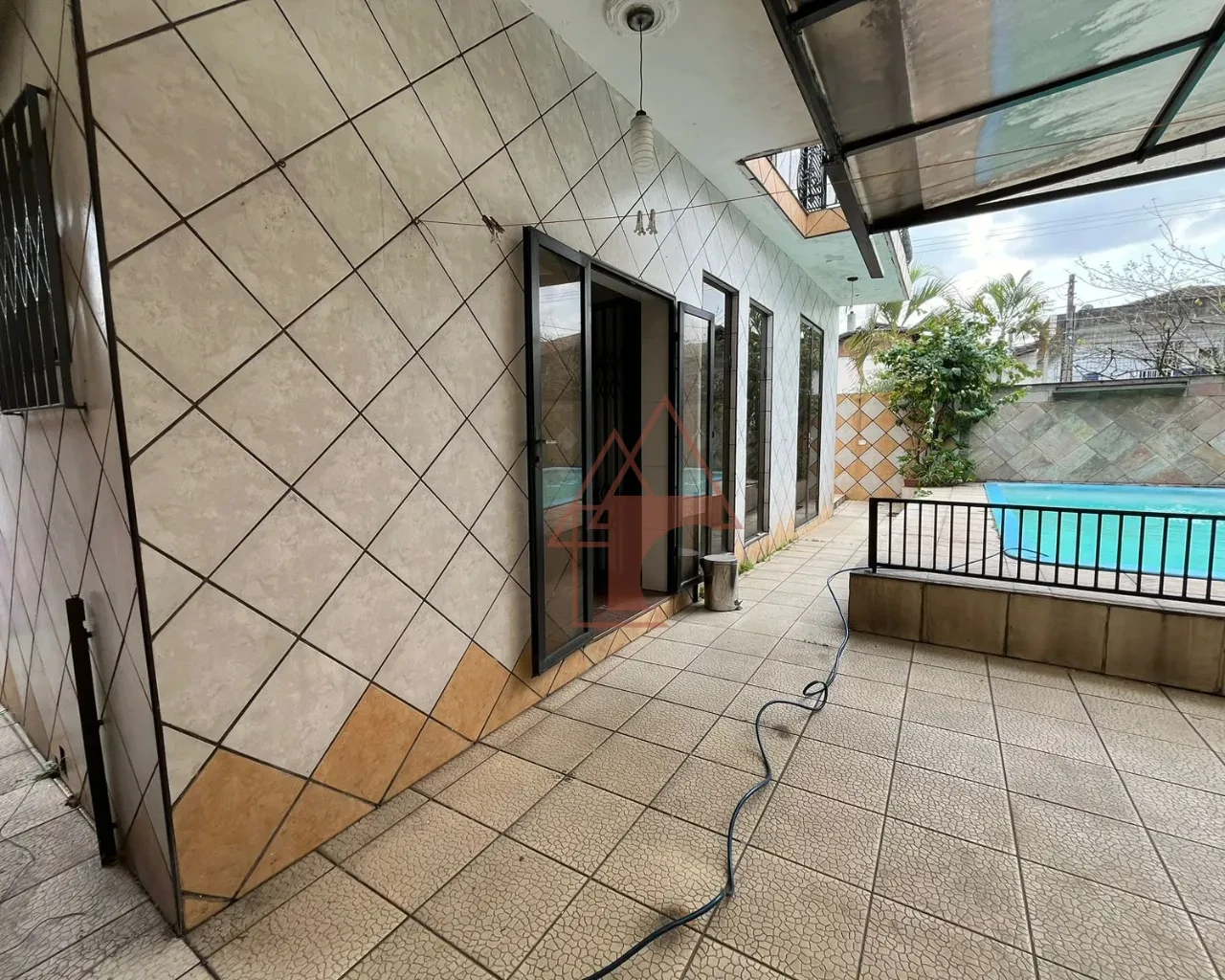 Imagem Sobrado com 4 Quartos à Venda, 367 metro em Vila Ponte Nova - Cubatão