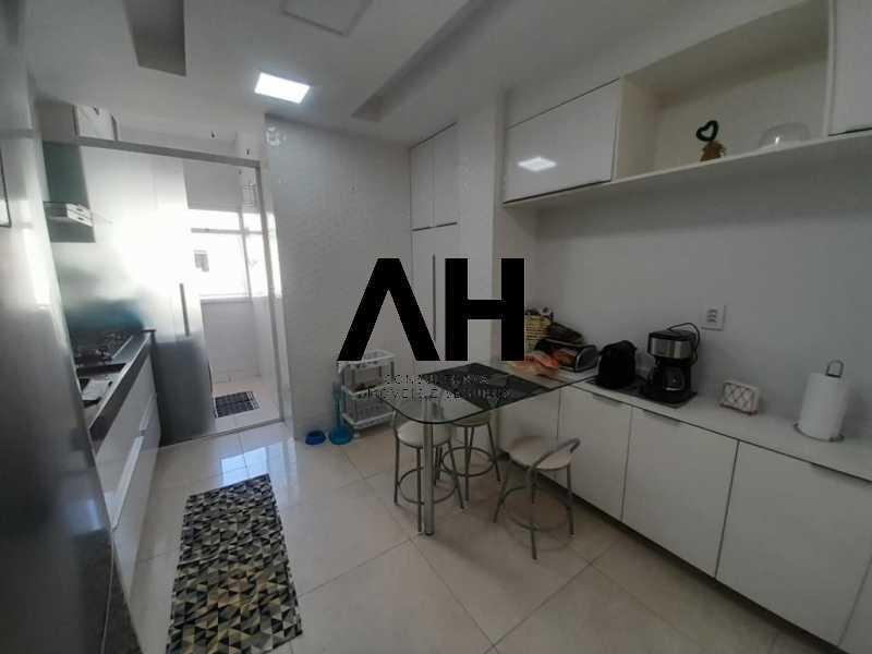Imagem Apartamento com 3 Quartos à Venda, 105 m²em Camboinhas - Niterói