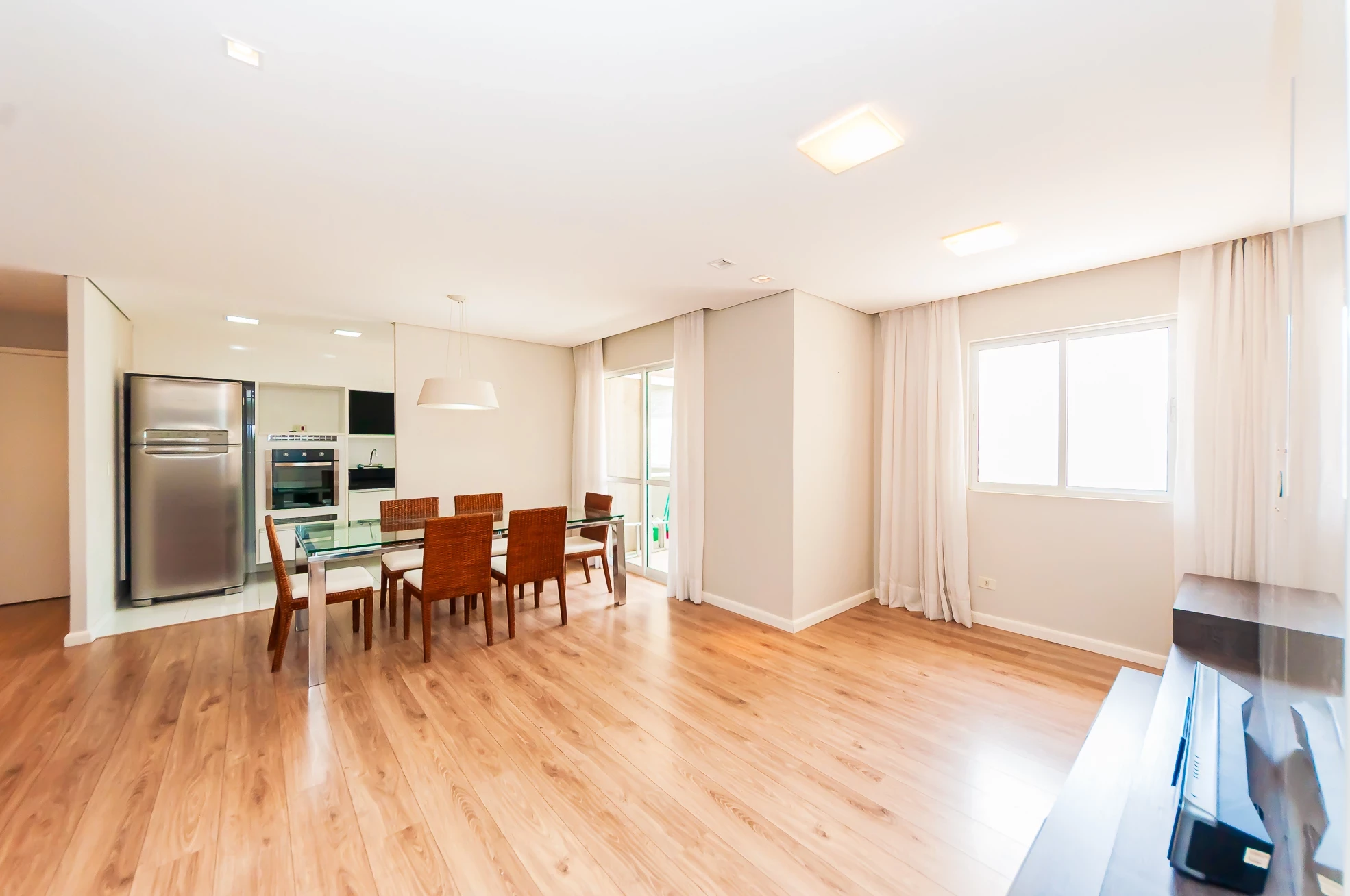 Imagem Apartamento com 2 Quartos à Venda, 75 m² em Cabral - Curitiba