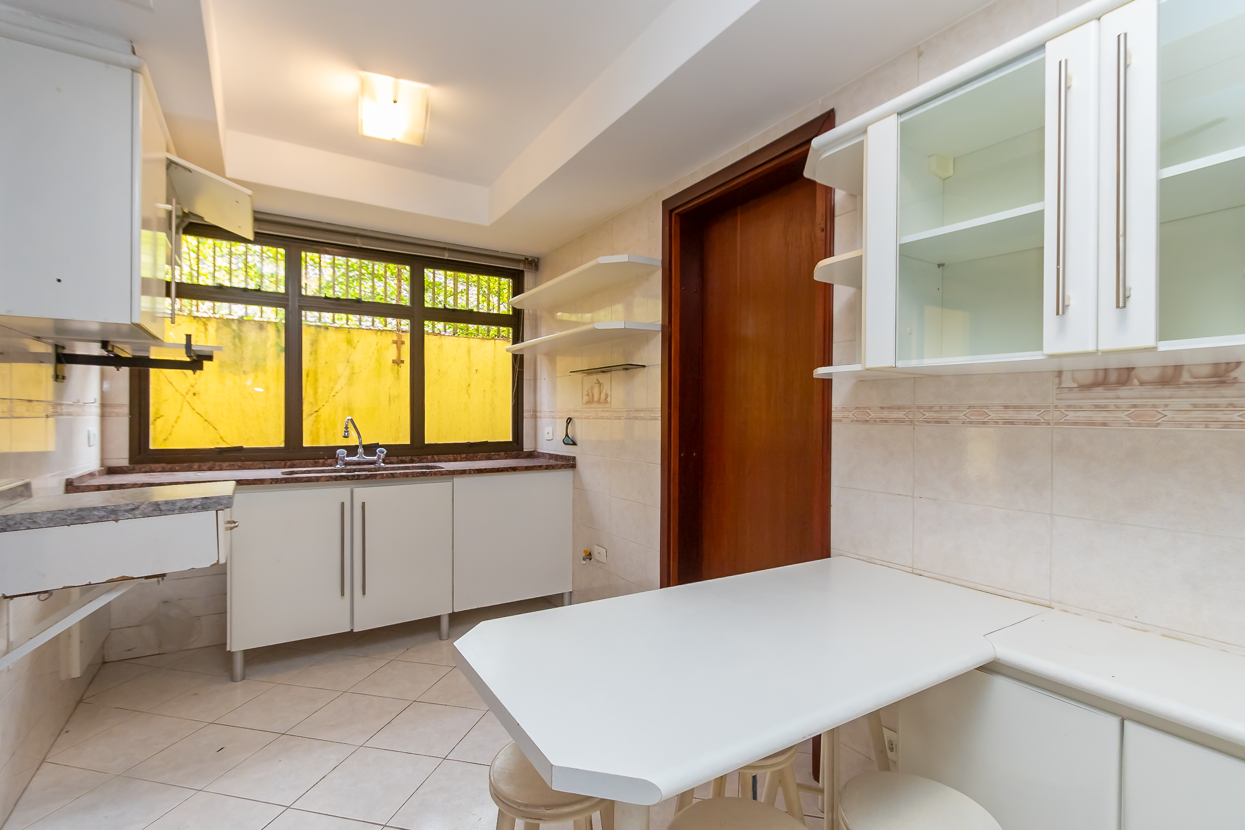 Foto do imóvel: Sobrado com 3 Quartos à Venda, 278 m² em Vista Alegre - Curitiba