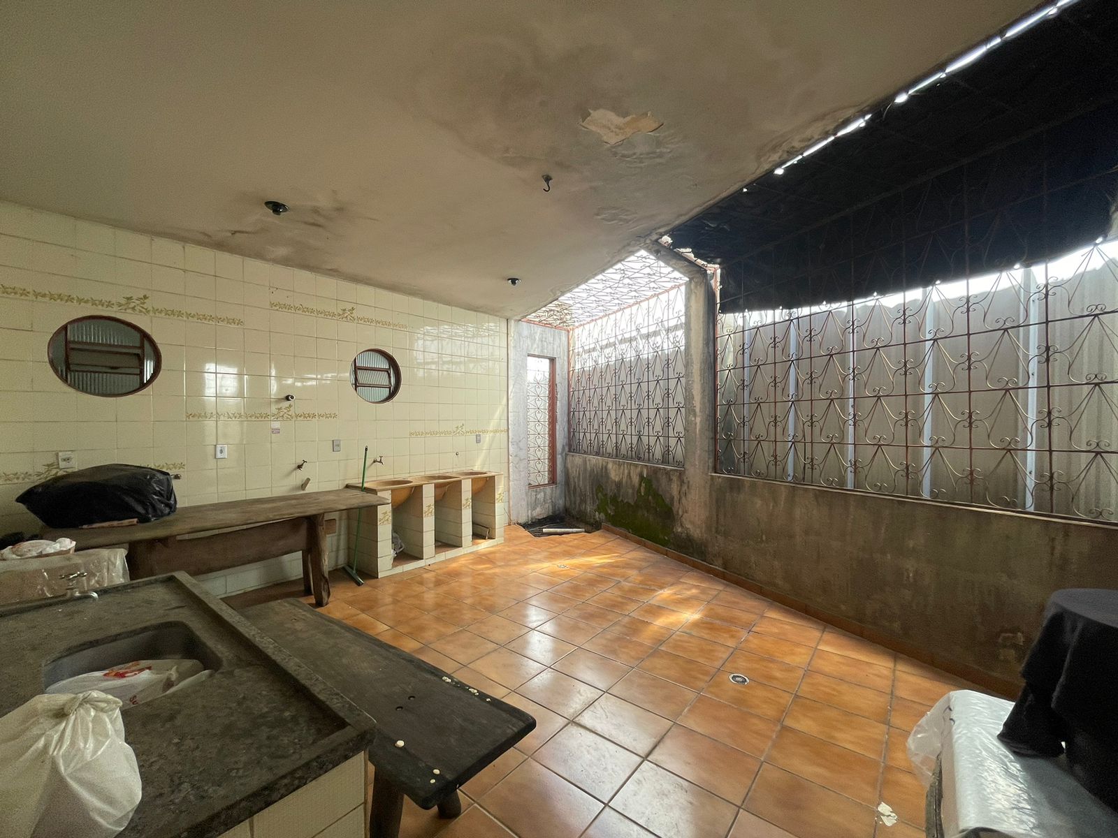 Imagem Sobrado com 4 Quartos à Venda, 399 m²em Setor Leste Universitário - Goiânia