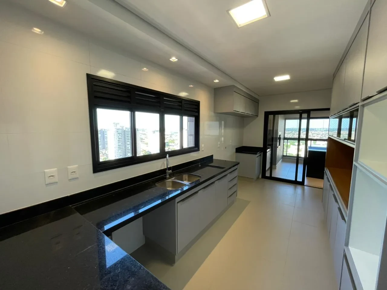 Imagem Apartamento com 4 Quartos para Alugar, 257 m² em Jardim Sumaré - Araçatuba