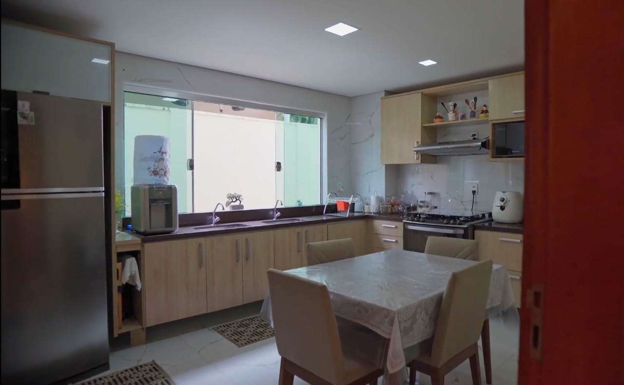 Imagem Casa de Condomínio com 4 Quartos à Venda, 205 m²em Novo Aleixo - Manaus