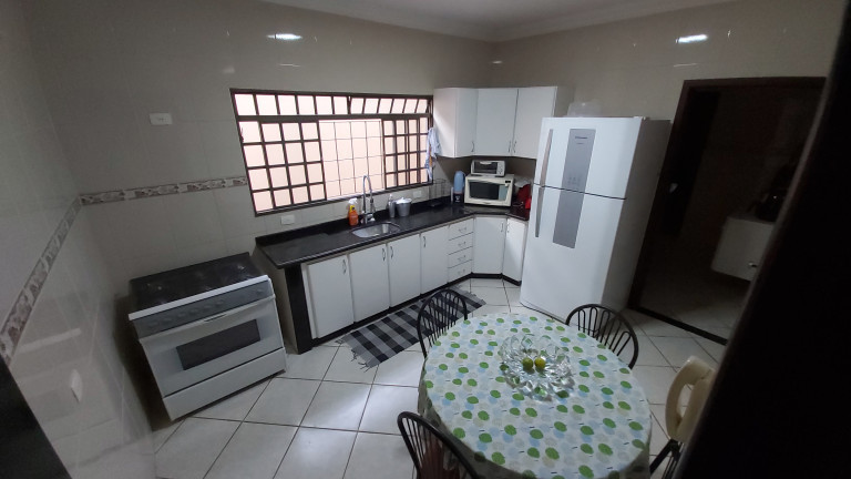 Imagem Casa com 2 Quartos à Venda, 252 metros em Vila Carlota - Campo Grande