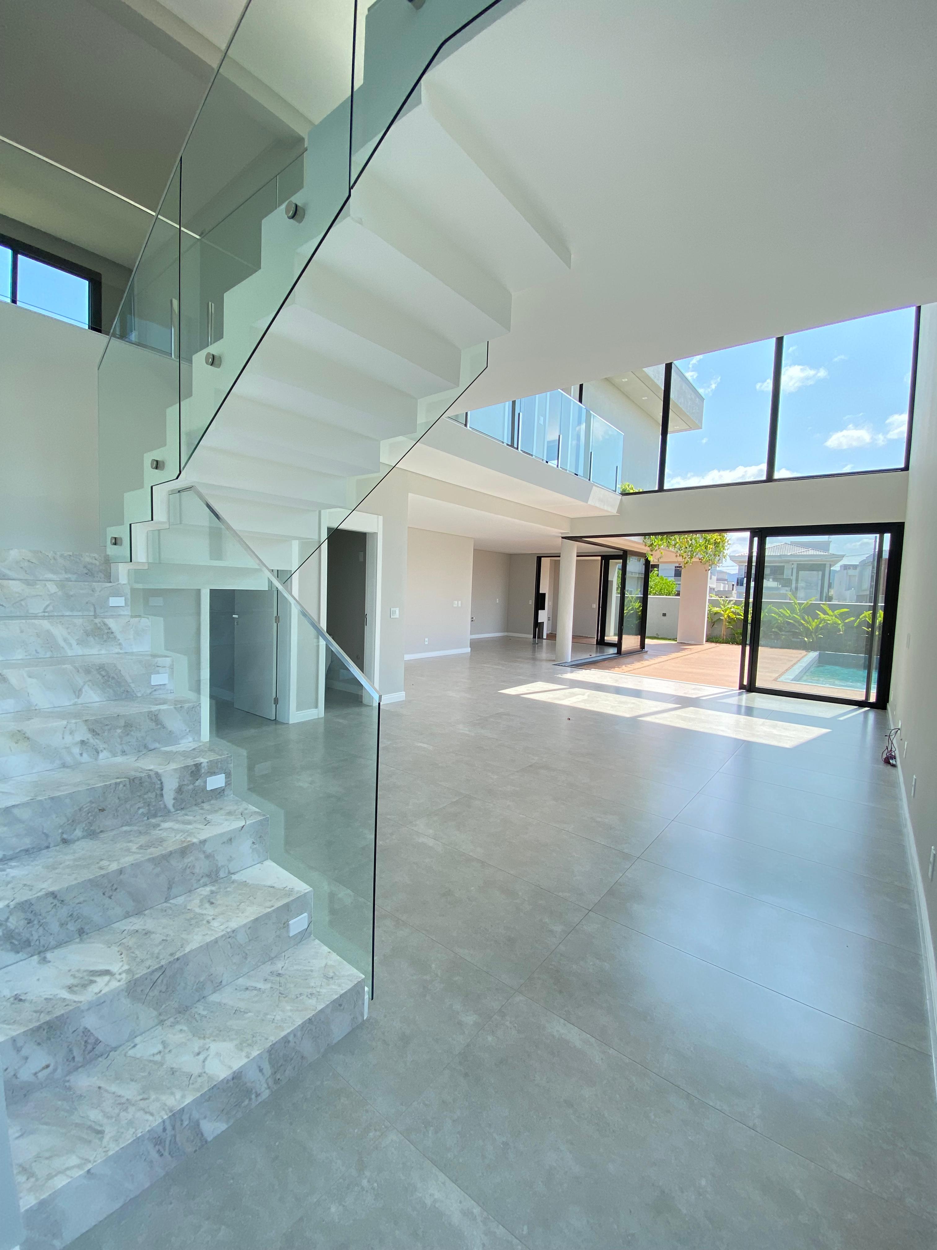 Imagem Casa com 4 Quartos à Venda, 370 m²em Santa Regina - Camboriú