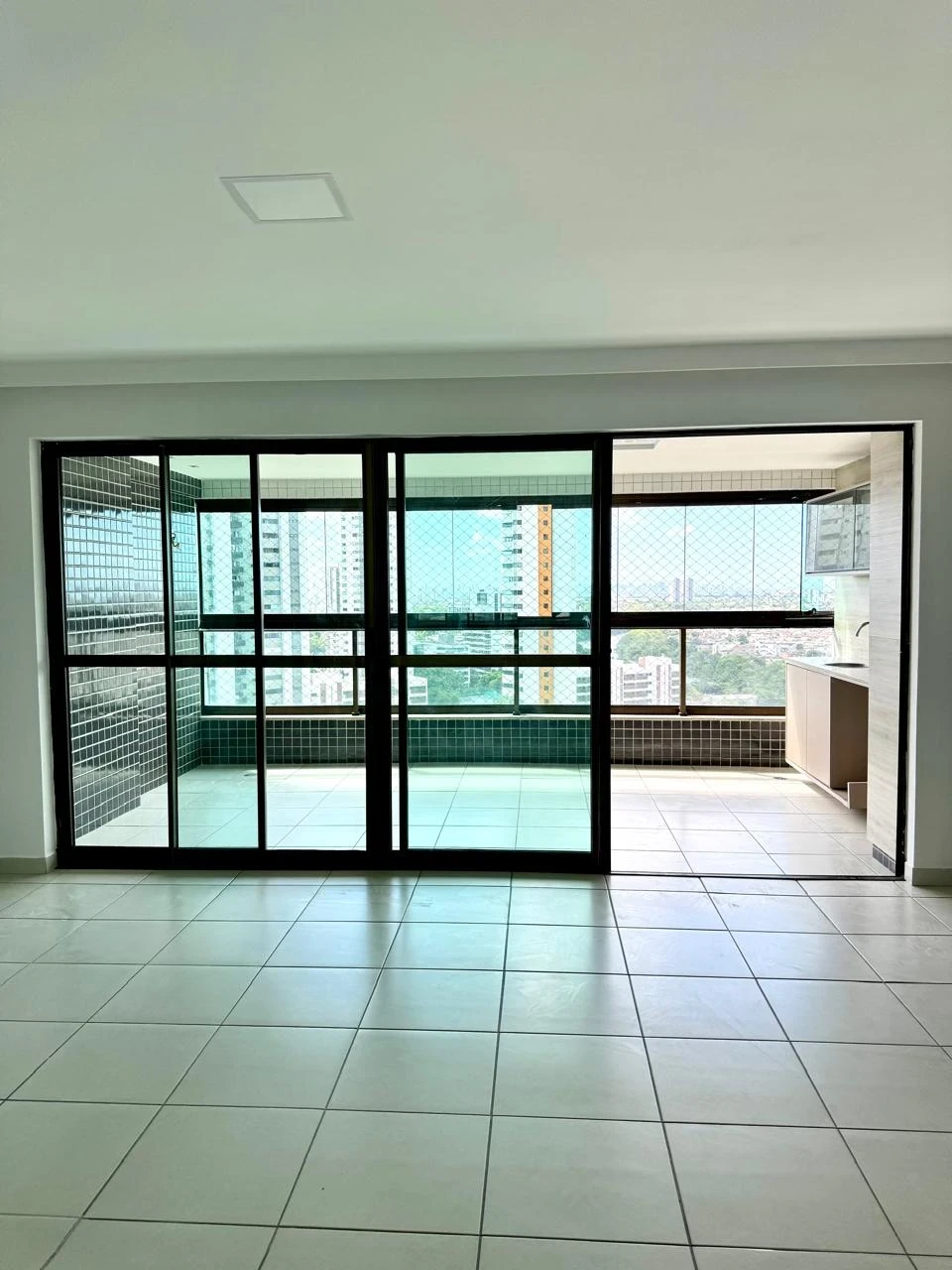 Imagem Apartamento com 5 Quartos para Alugar, 207 m² em Monteiro - Recife