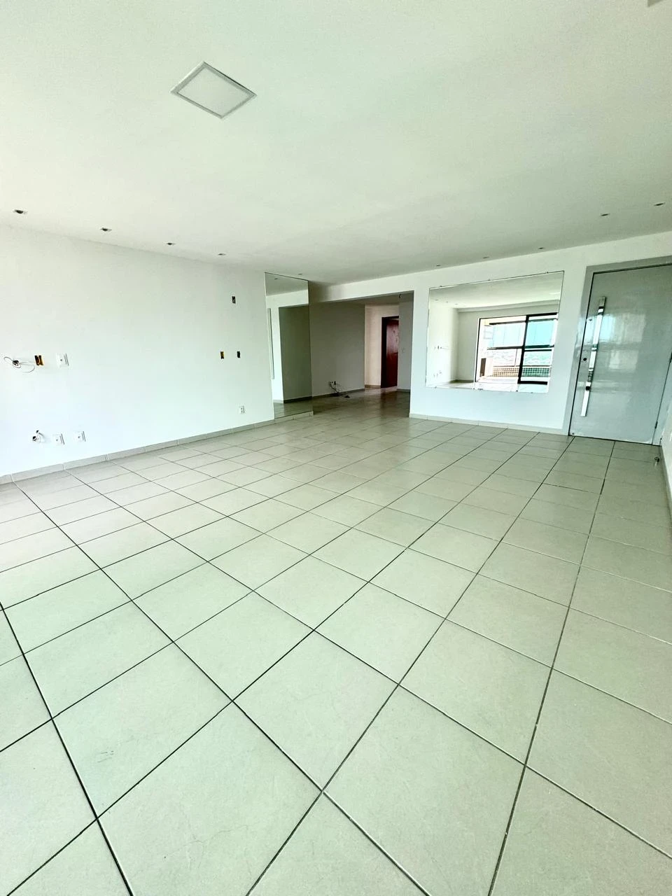 Imagem Apartamento com 5 Quartos para Alugar, 207 m² em Monteiro - Recife