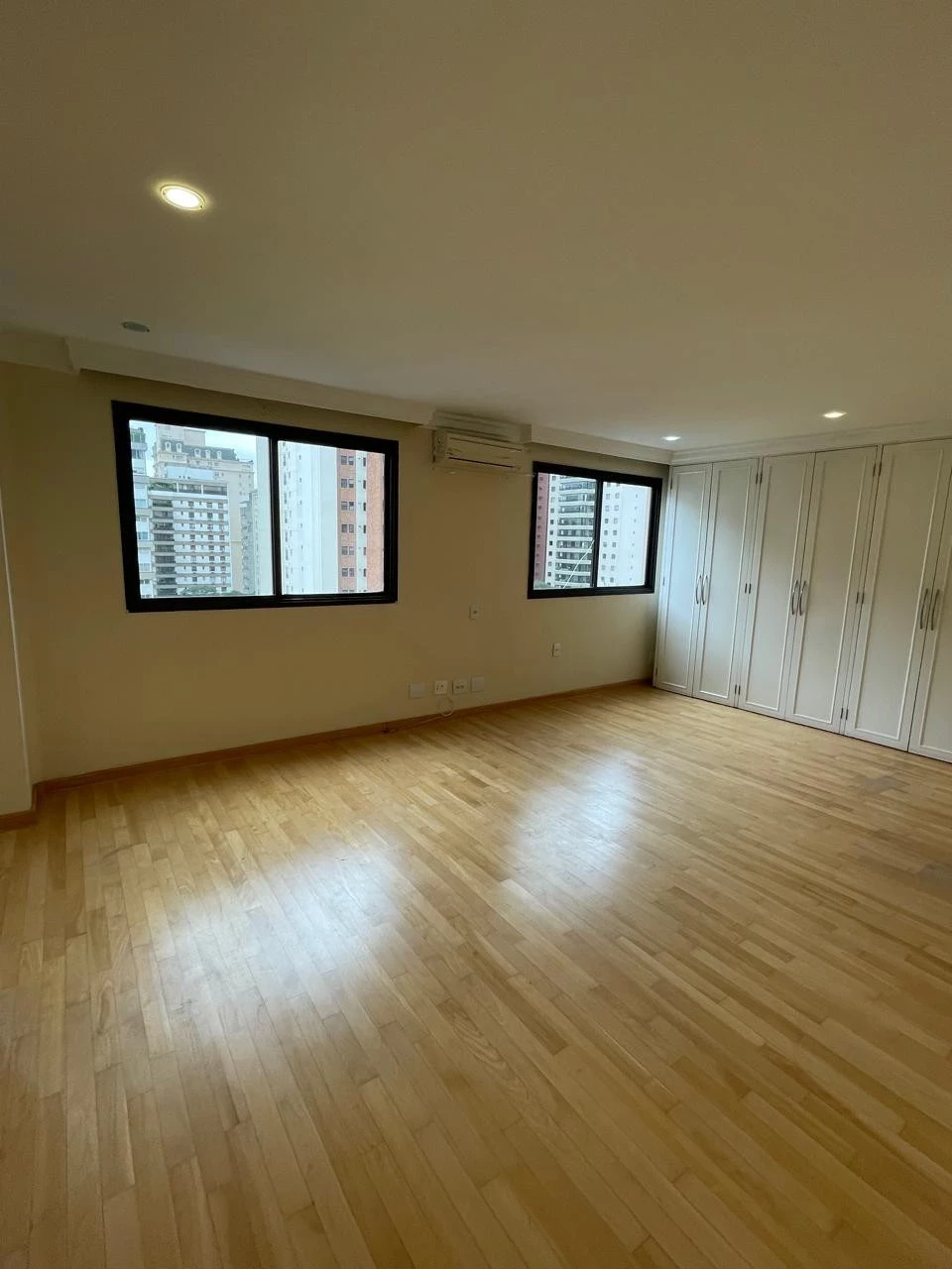 Imagem Apartamento com 3 Quartos à Venda, 209 m² em Itaim Bibi - São Paulo