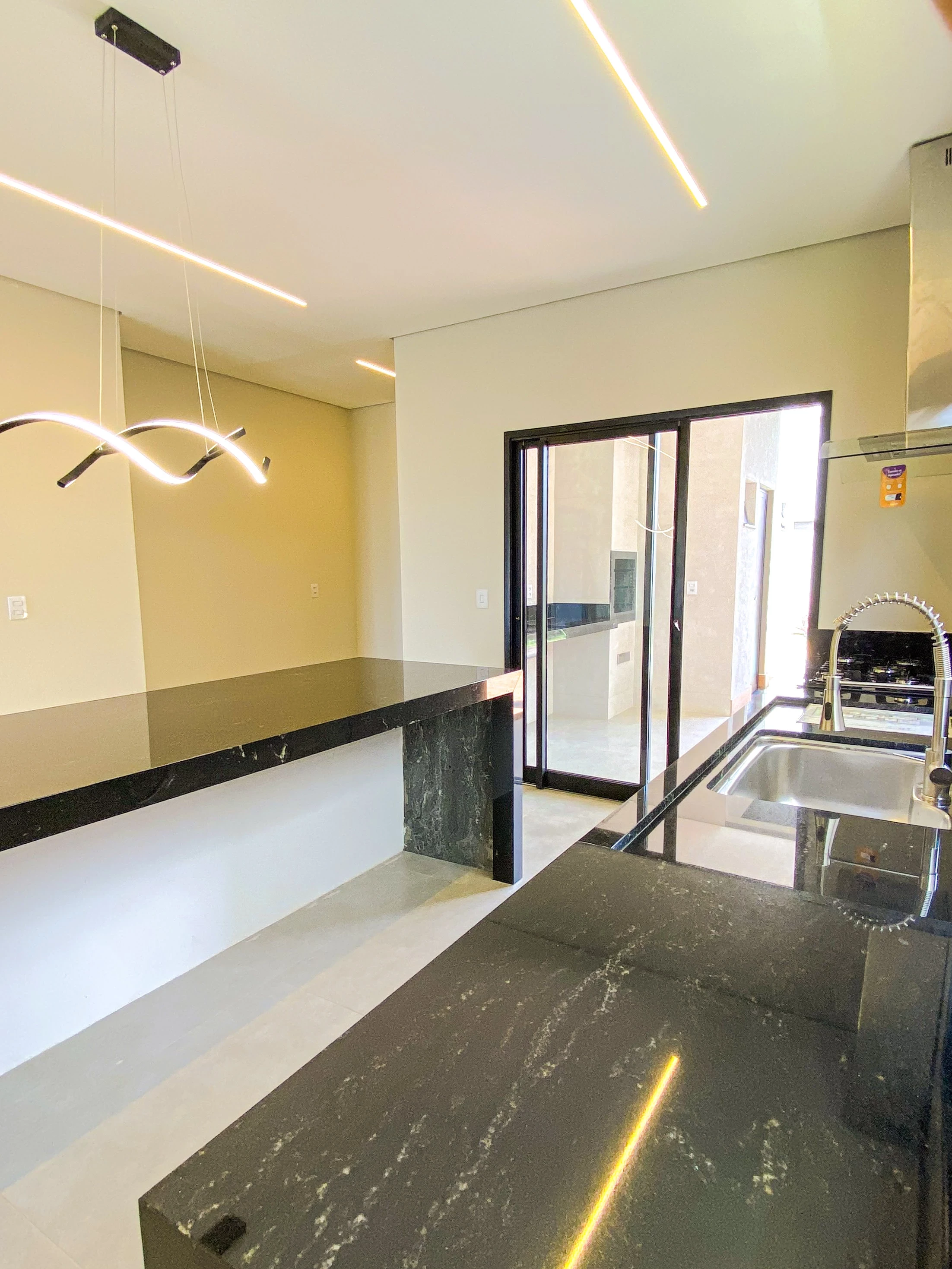 Imagem Casa de Condomínio com 4 Quartos à Venda, 180 m² em Terras Alpha Residencial 1 - Senador Canedo