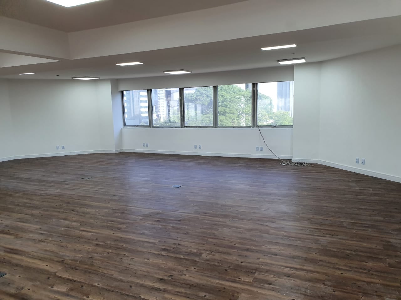 Imagem Sala Comercial à Venda ou Locação, 204 m² em Cidade Monções - São Paulo