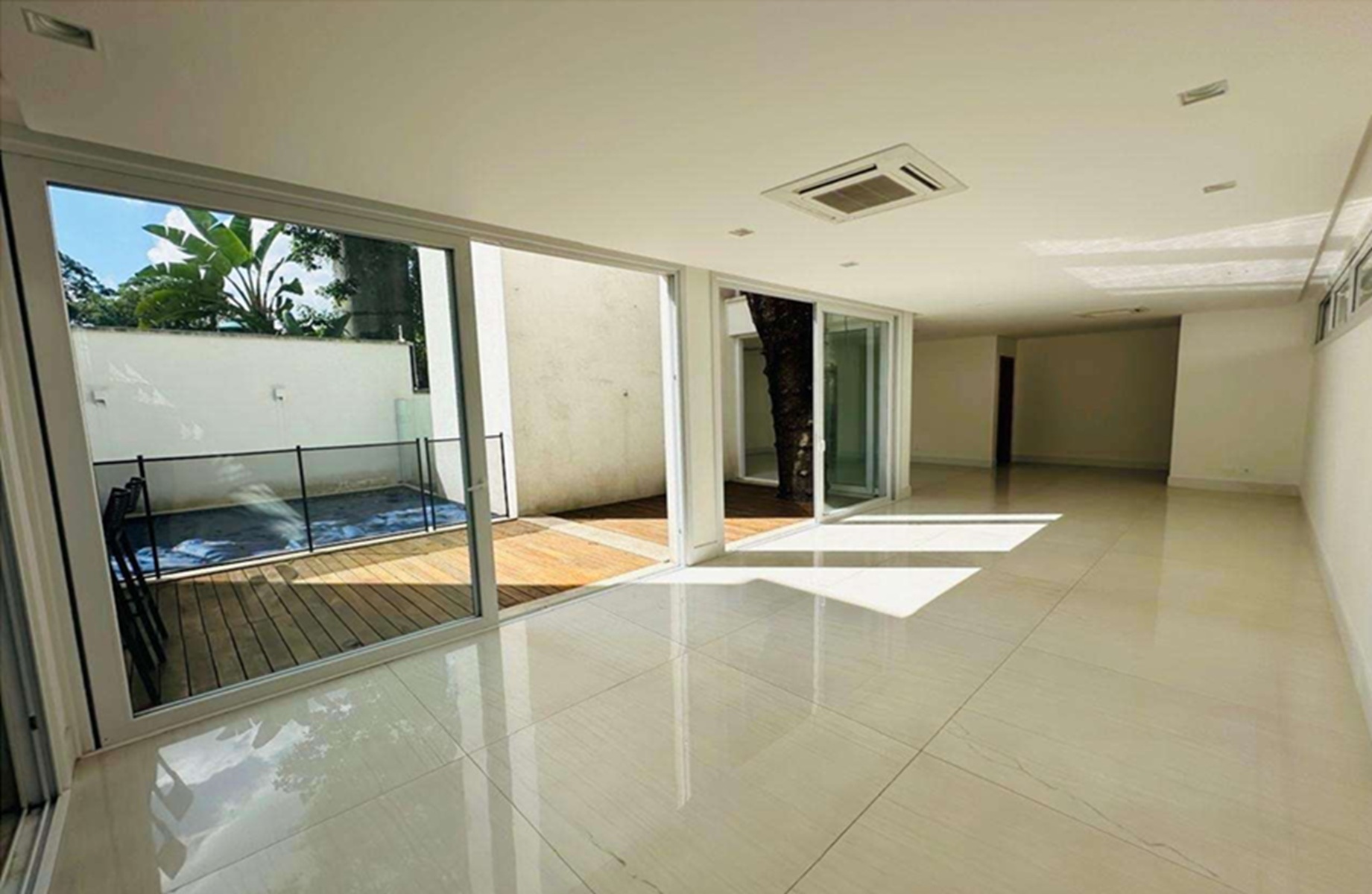 Imagem Casa de Condomínio com 4 Quartos à Venda, 365 m² em Jardim Petrópolis - São Paulo