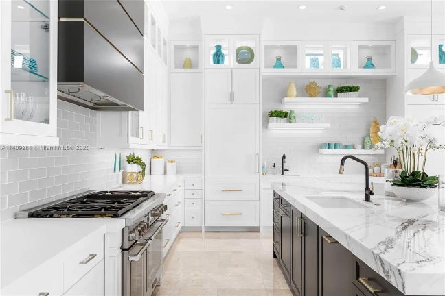 Imagem Casa de Condomínio com 6 Quartos à Venda, 833 m²em Cajuru - Curitiba