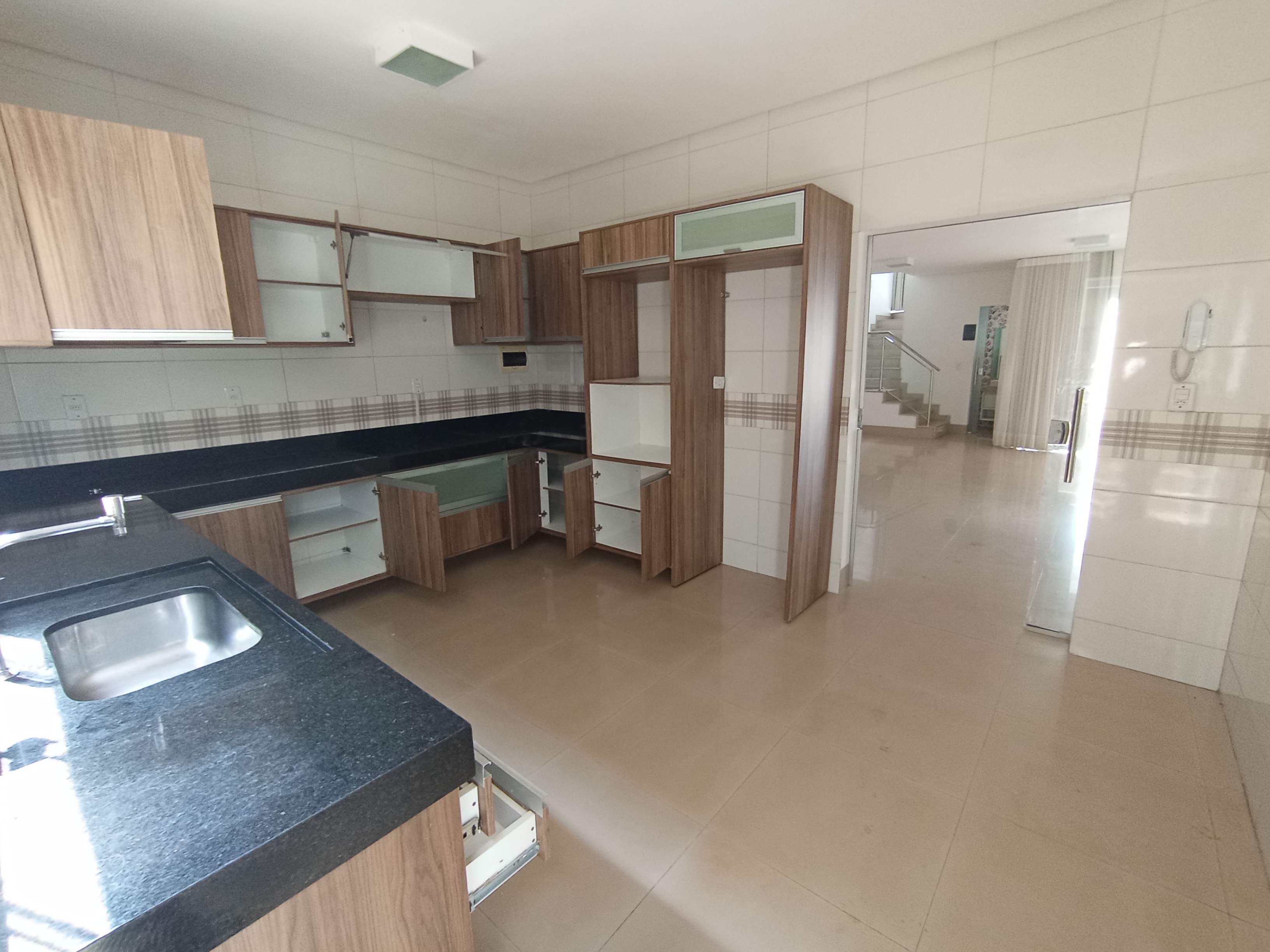 Imagem Sobrado com 2 Quartos para Alugar, 156 m²em Belo Horizonte - MARABA