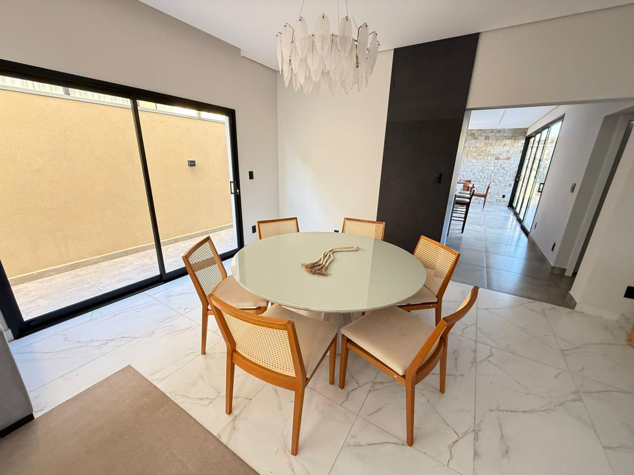 Imagem Casa de Condomínio com 3 Quartos à Venda, 180 m² em Residencial Villa de León - Piratininga