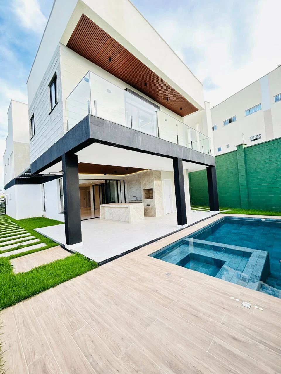 Foto do imóvel: Casa de Condomínio com 4 Quartos à Venda, 400 m² em Centro - Eusébio