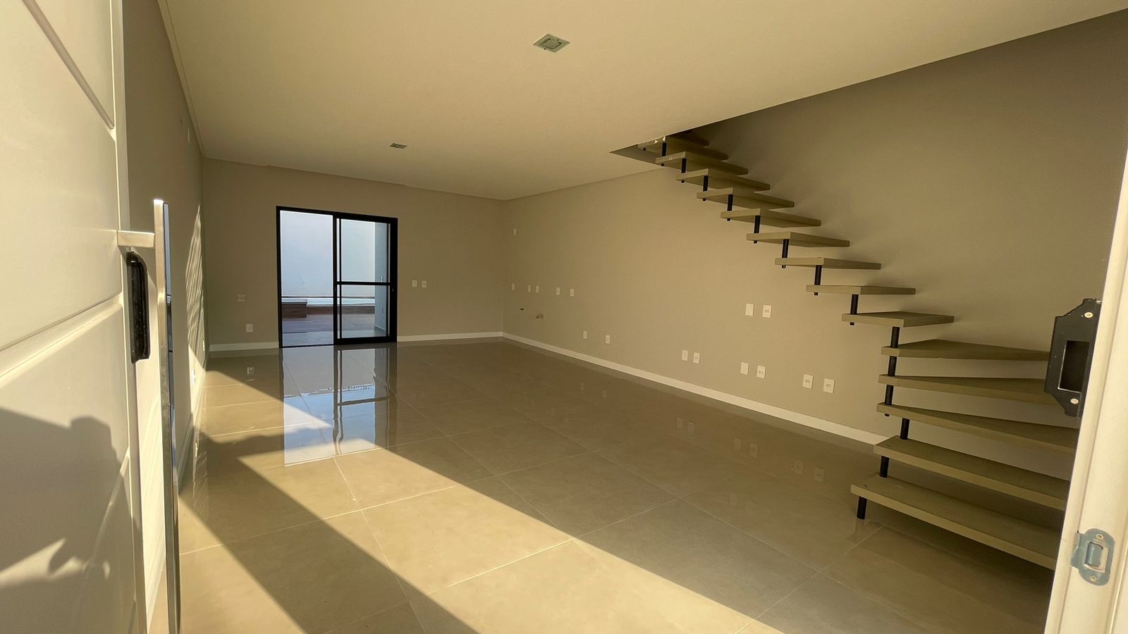 Imagem Sobrado com 3 Quartos à Venda, 124 m²em Centro - Camboriú