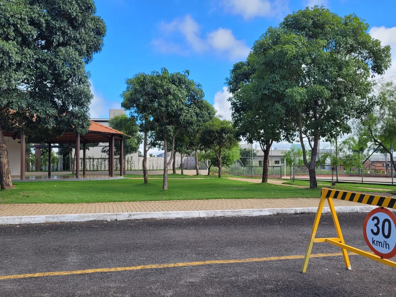 Imagem Terreno em Condomínio à Venda, 250 m² em Aragoiânia - Aragoiânia
