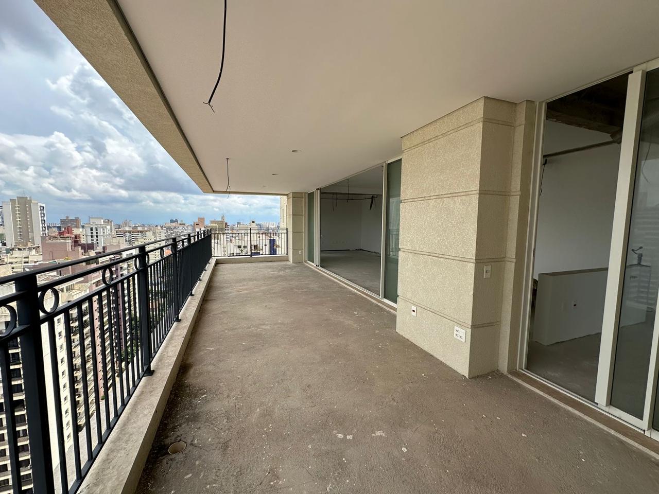 Imagem Apartamento com 3 Quartos à Venda, 256 m²em Cambuí - Campinas