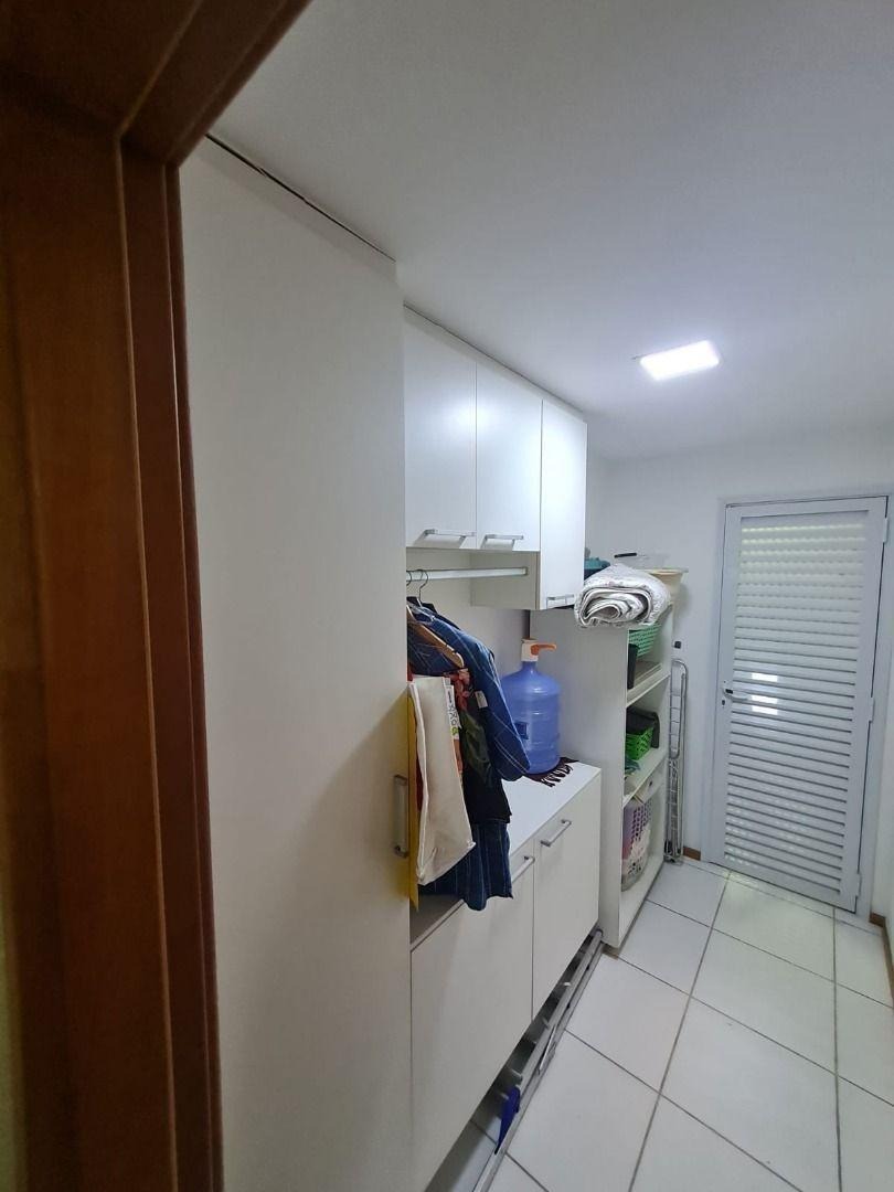 Imagem Apartamento com 4 Quartos à Venda, 131 m²em Camboinhas - Niterói