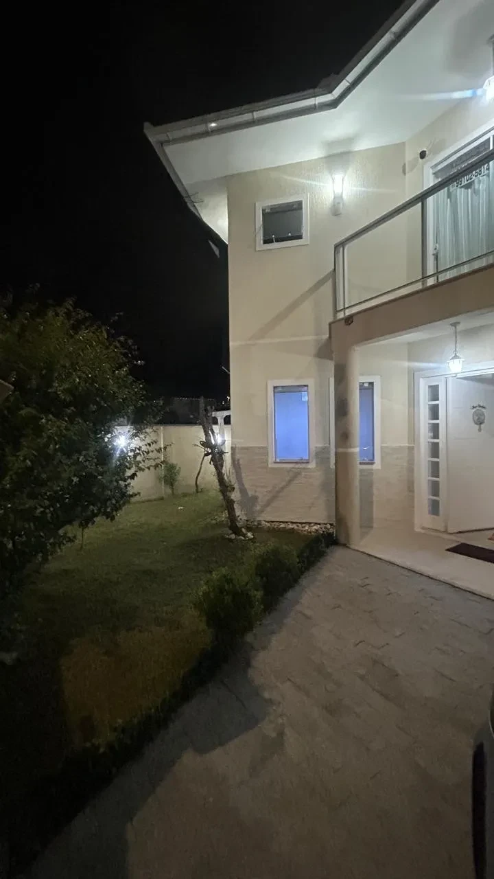 Sobrado com 3 Quartos à Venda, 200 m² em Barra do Aririú - Palhoça