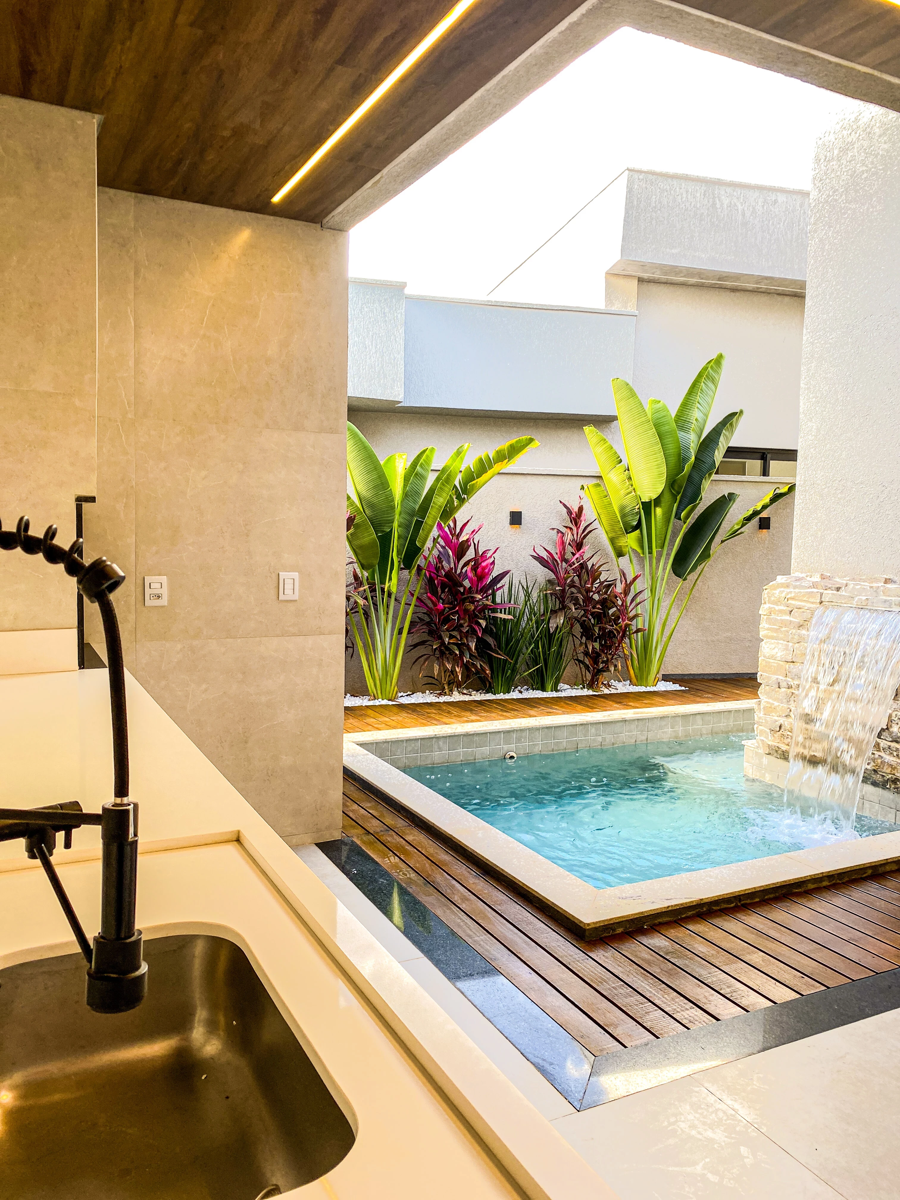 Imagem Casa de Condomínio com 4 Quartos à Venda, 185 m² em Terras Alpha Residencial 2 - Senador Canedo