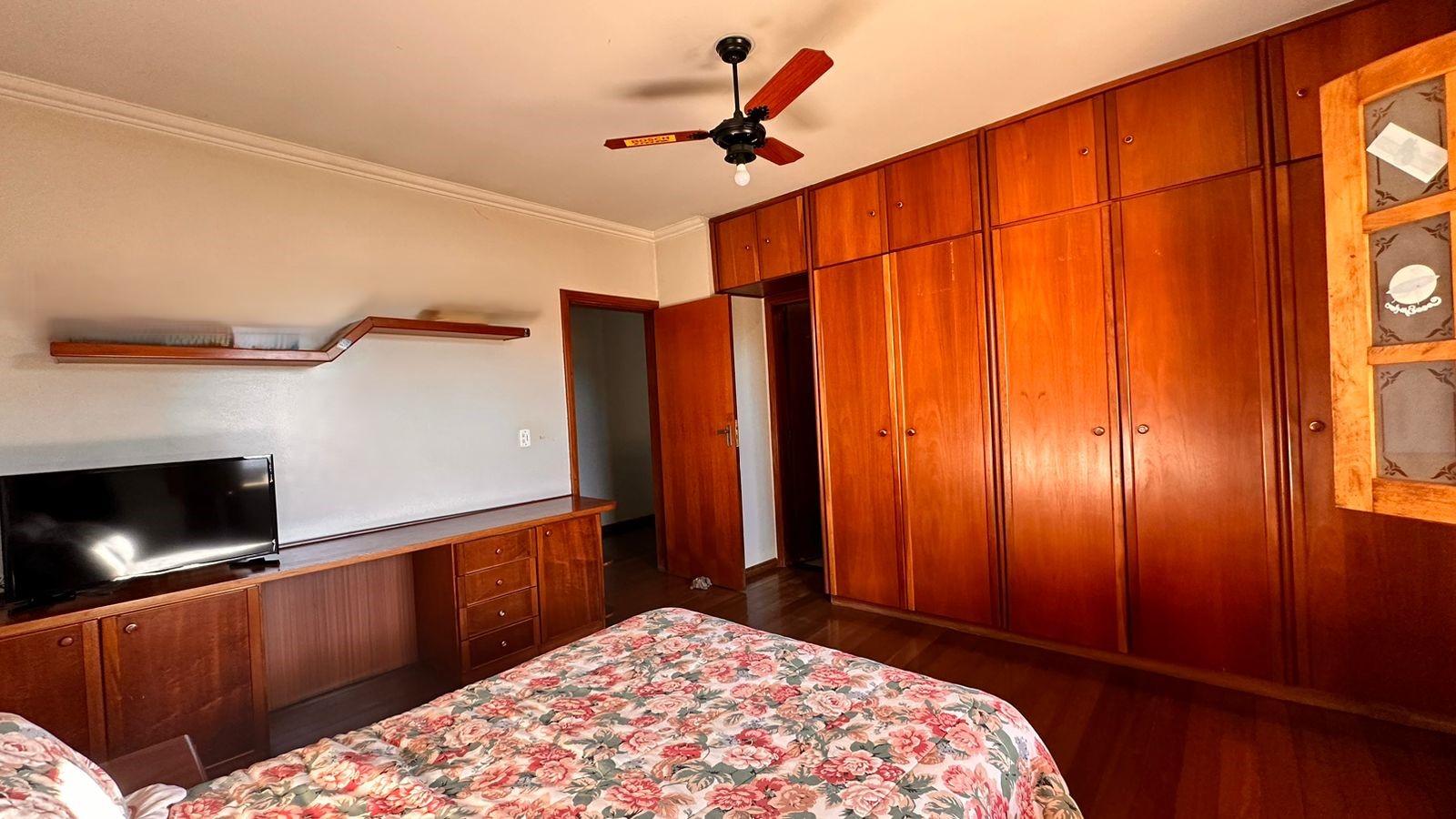 Imagem Sobrado com 5 Quartos à Venda ou Temporada, 587 m²em Taguatinga Norte (Taguatinga) - Brasília