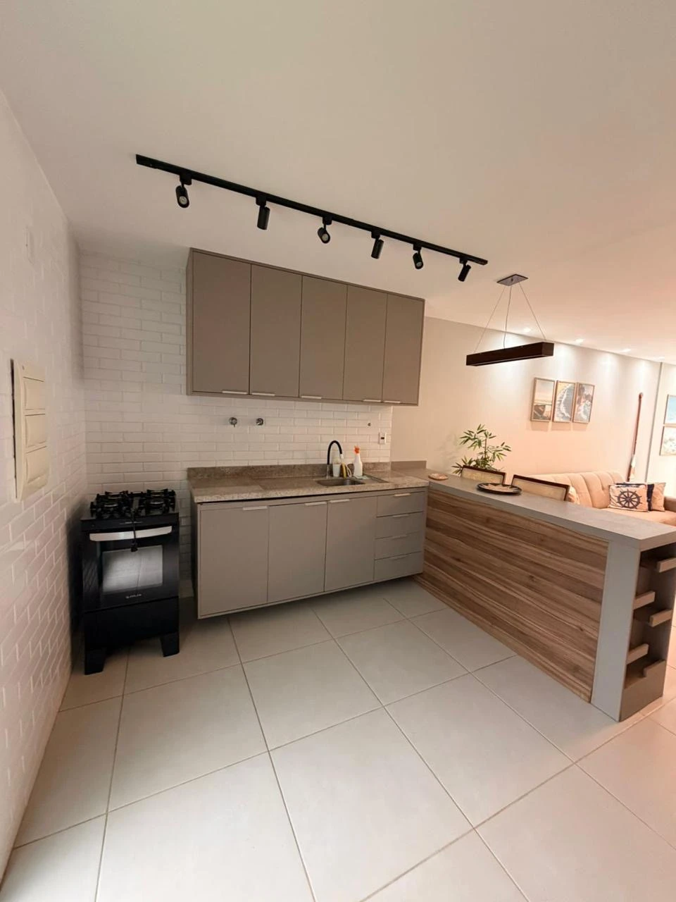 Imagem Casa de Condomínio com 3 Quartos para Alugar, 100 metros em Itacimirim (Monte Gordo) - Camaçari