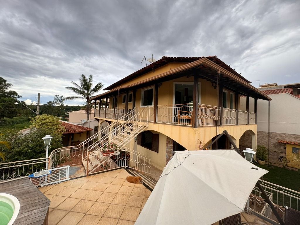 Imagem Casa com 4 Quartos à Venda, 249 m² em Tijuca - Contagem