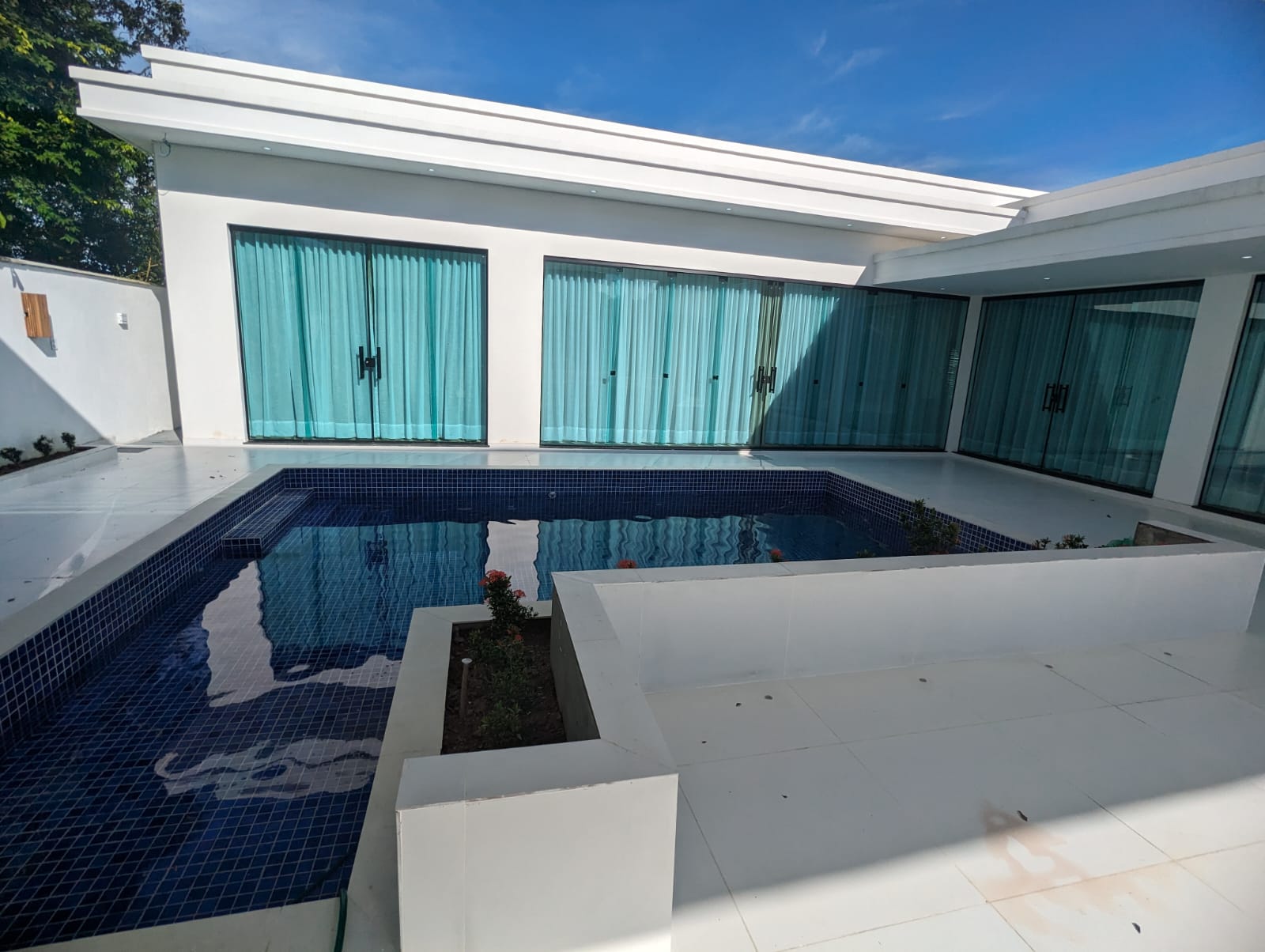 Imagem Casa de Condomínio com 3 Quartos à Venda, 290 m²em Ponta Negra - Manaus