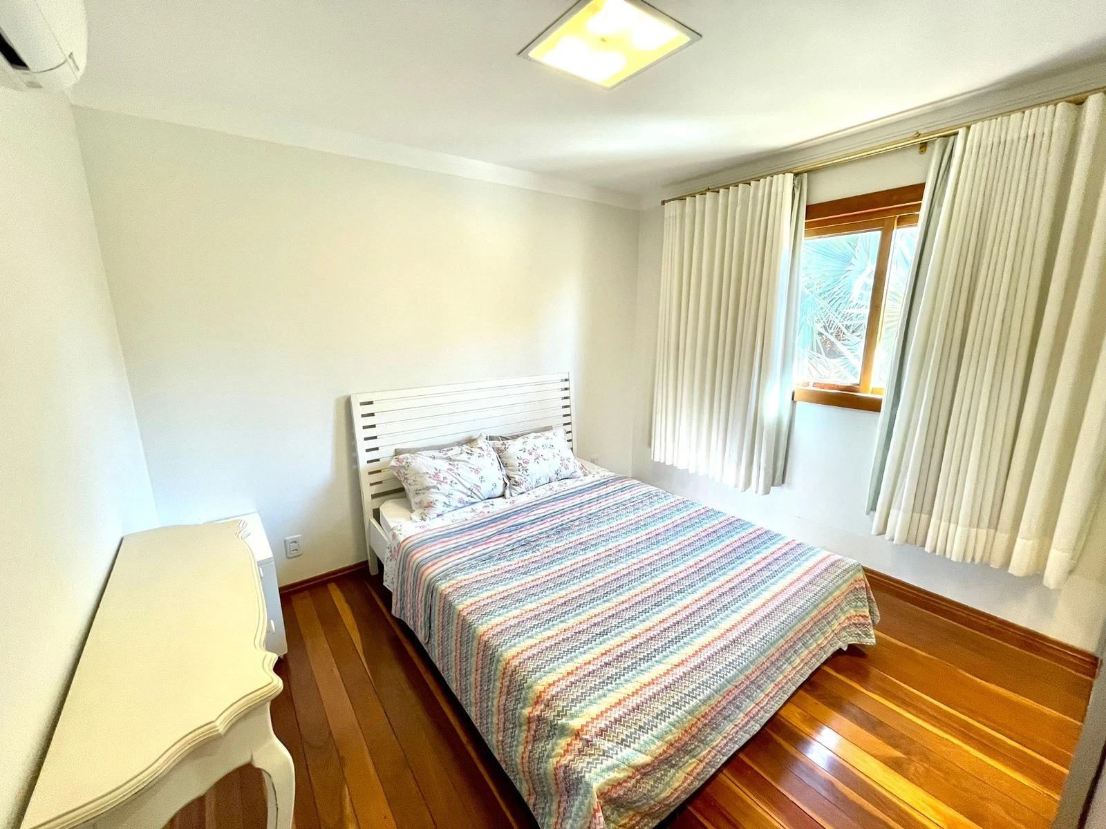 Imagem Casa de Condomínio com 4 Quartos para Alugar, 250 m² em Jardins Munique - Goiânia