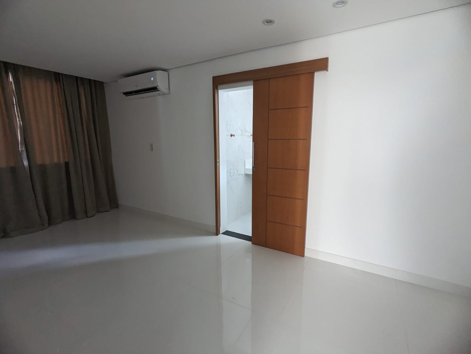 Imagem Casa de Condomínio com 3 Quartos à Venda, 290 m²em Ponta Negra - Manaus