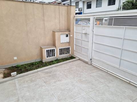 Imagem Sobrado com 3 Quartos à Venda, 239 m²em Vila Mariana - São Paulo